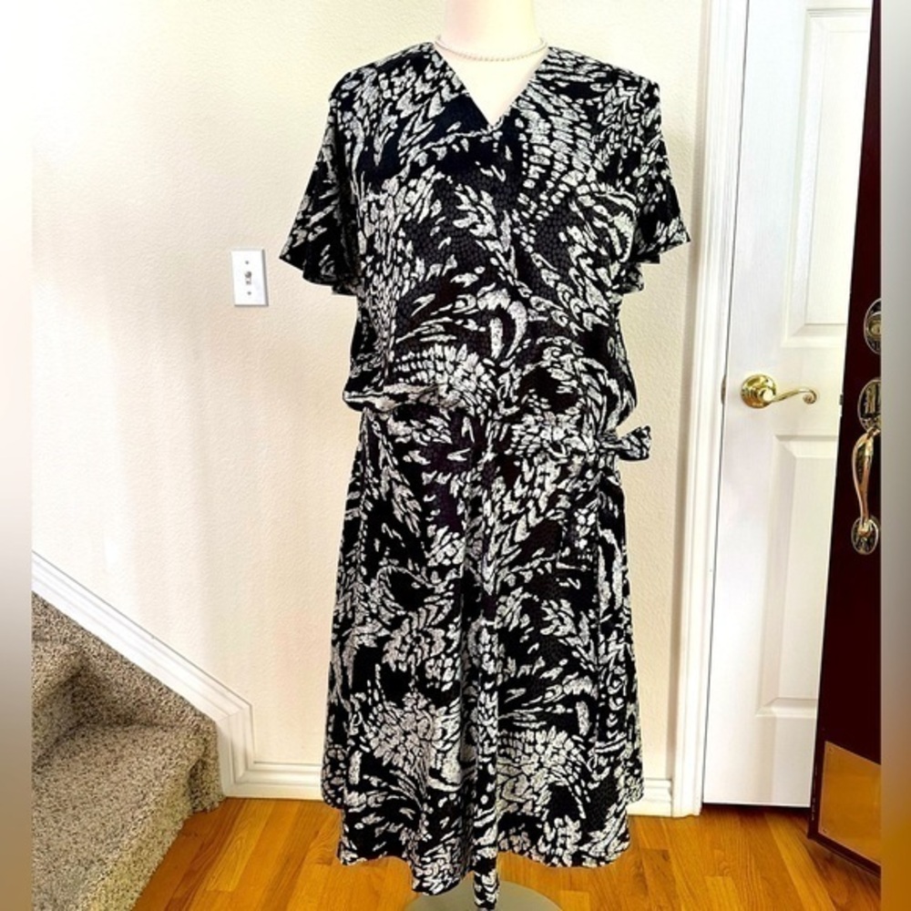 Beautifully tailored, 4 piece black and cream “batik”: 2 skirts and 2 tops